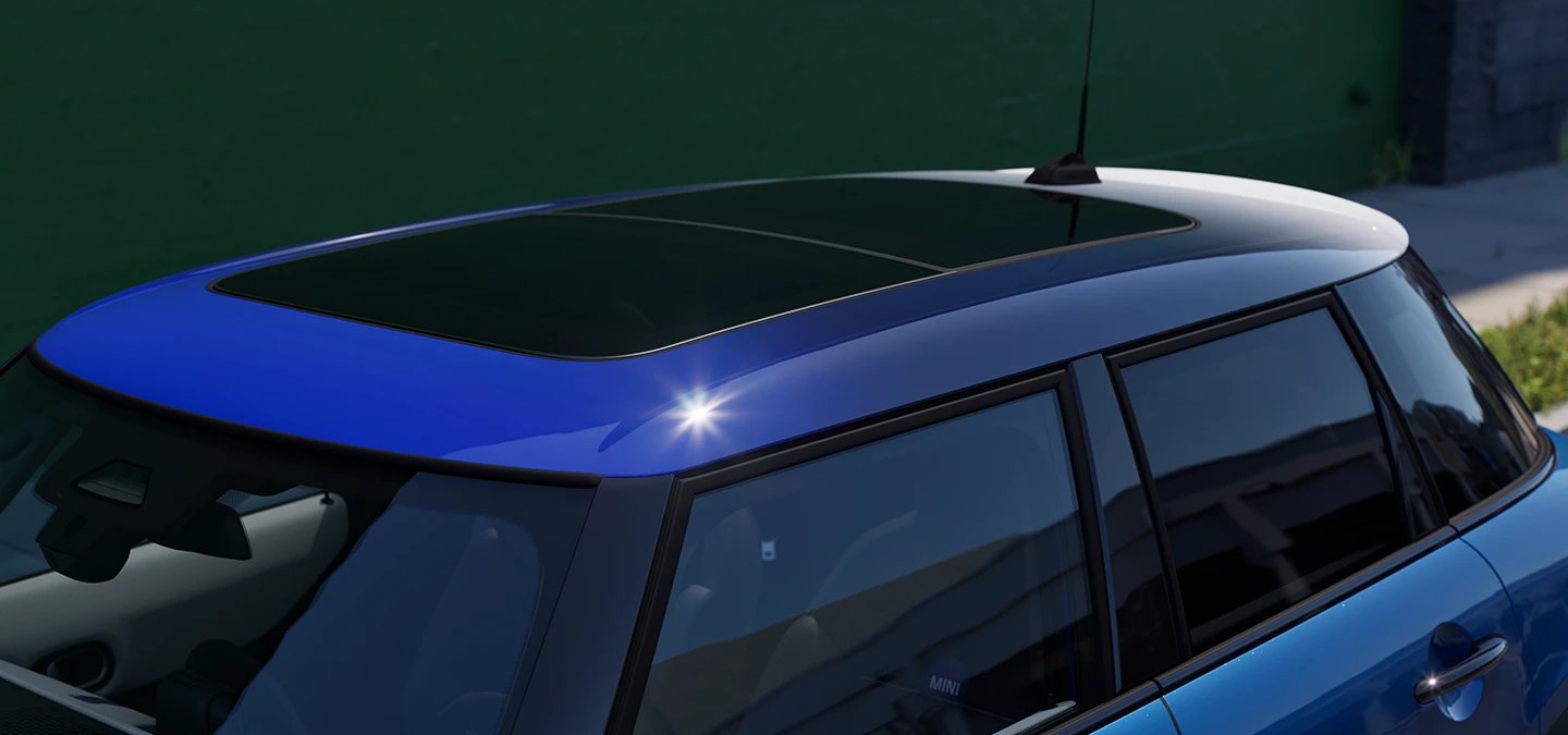 Close view of the MINI Cooper 5-Door focusing on the Multitone Roof in Blue.