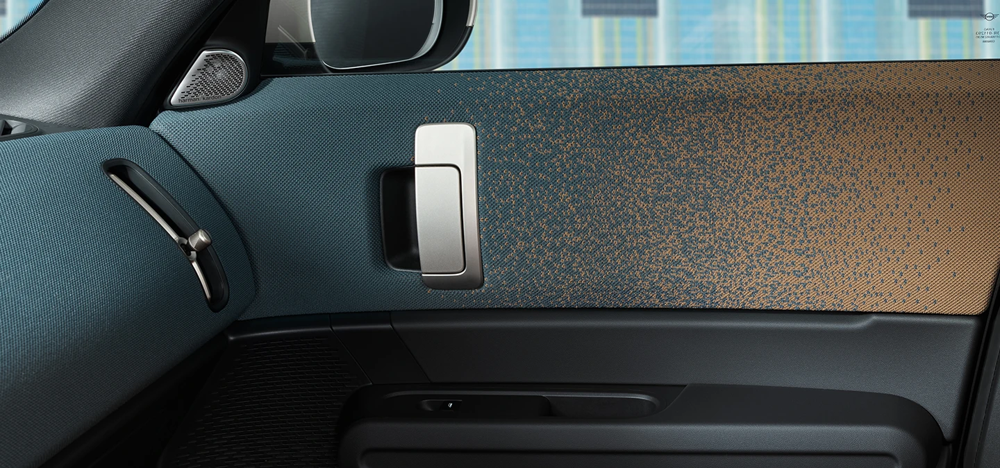 Close view of the interior design of the all-electric MINI Countryman focusing on the door and dashboard.