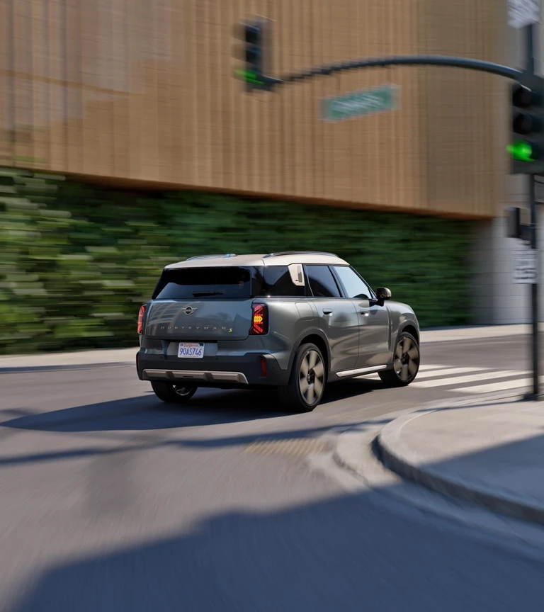 All-Electric MINI Countryman - Stage