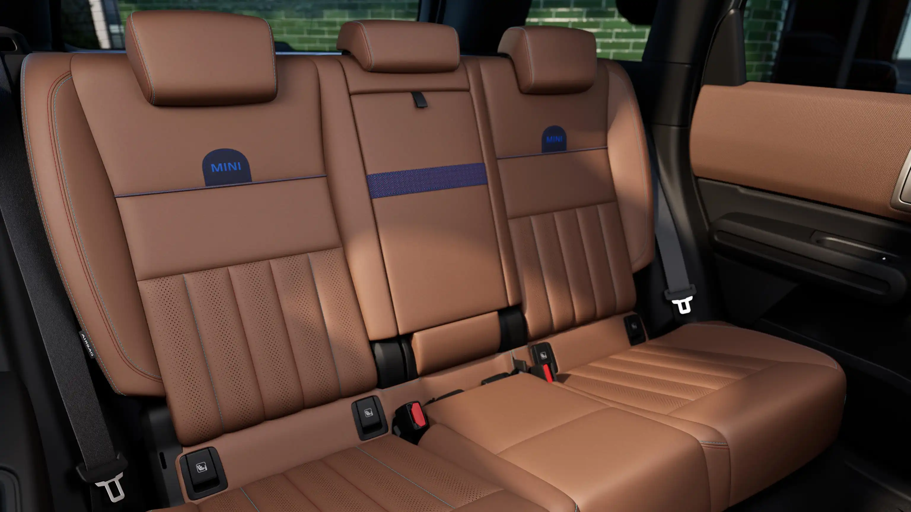 Panoramic view of the all-electric MINI Countryman Exclusive Style seats in Vintage Brown Vescin from the front seats to the back seats