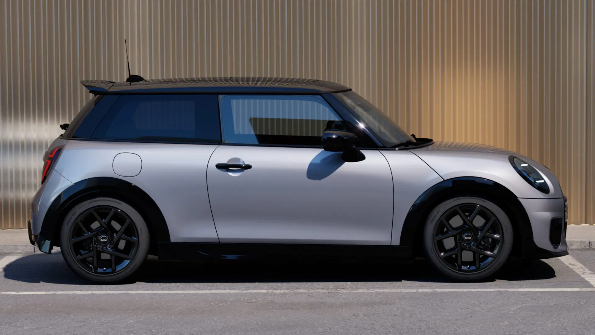 MINI Cooper 3-door in Melting Silver – side view.