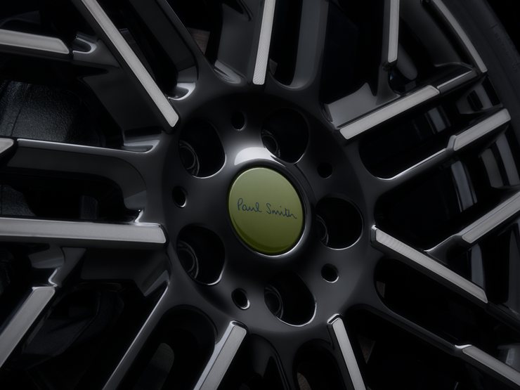 Close-up shot of the all-electric MINI Cooper Paul Smith Edition rims
