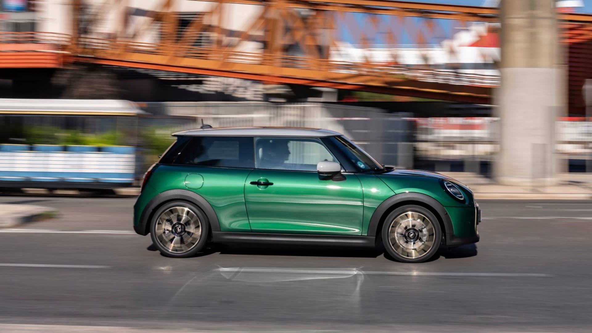 Company Car Drivers & Leasing | MINI UK