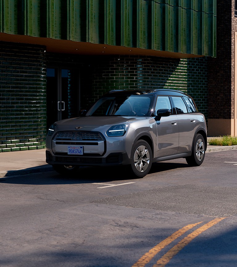 All-electric MINI Countryman E Classic.