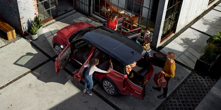 MINI Clubman in red