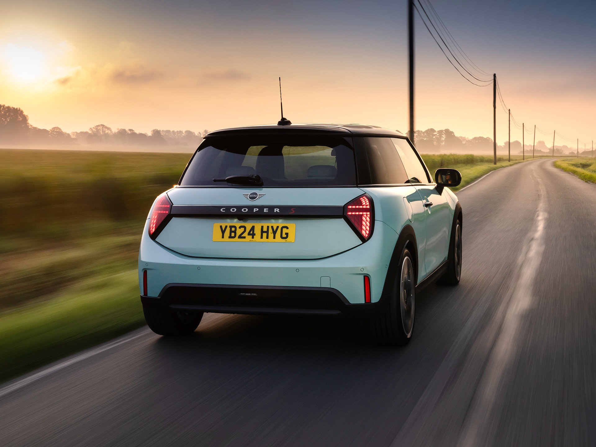MINI Cooper S - Sporty Design, Performance, Engine Specs