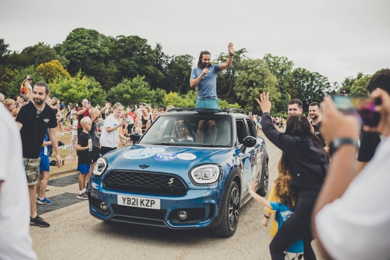 Joe Wicks waves to crowd