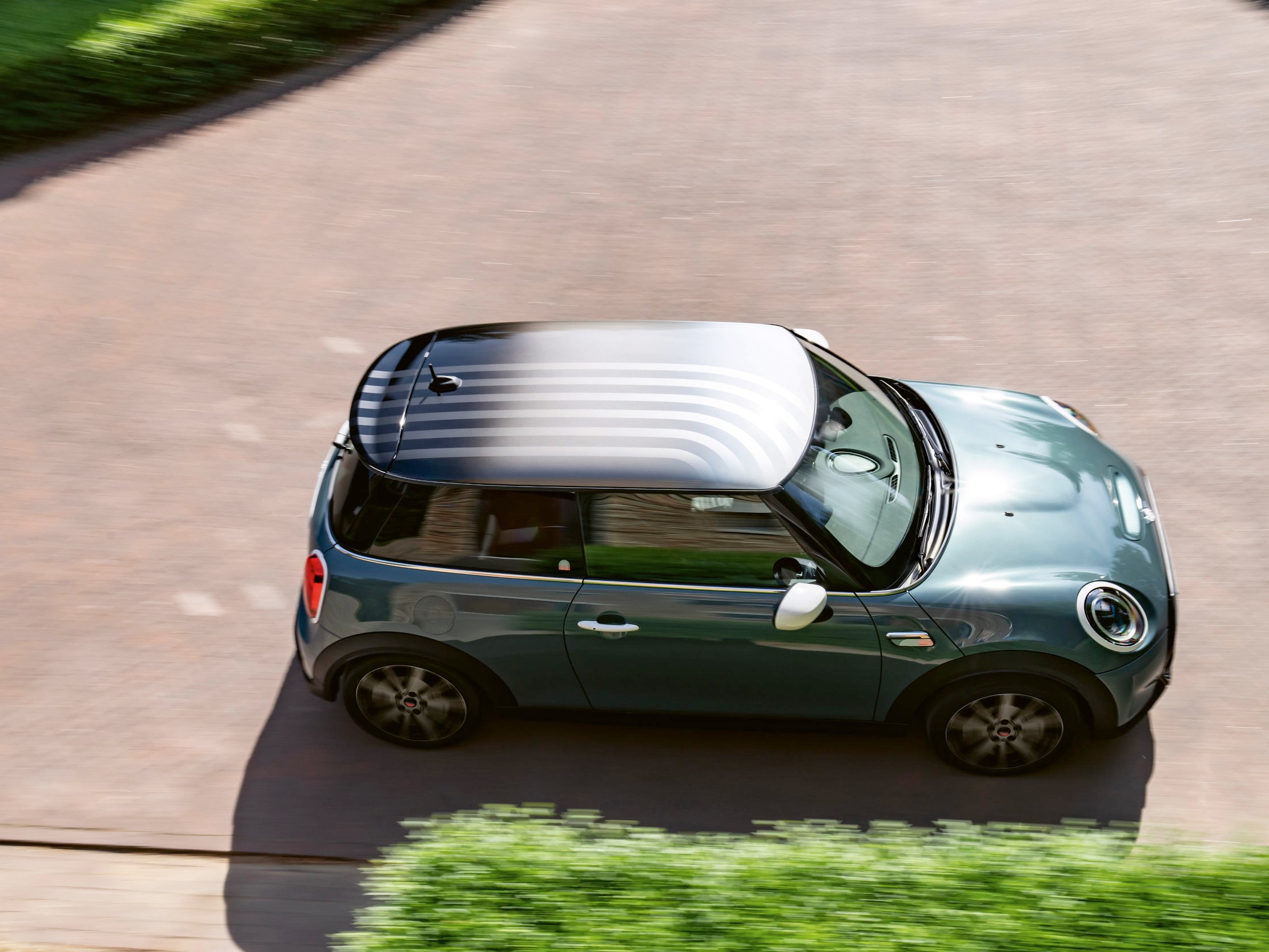 Mobil Rooftop Mini MINI Electric Multitone Edition with a Unique Multitone Roof | MINI UK