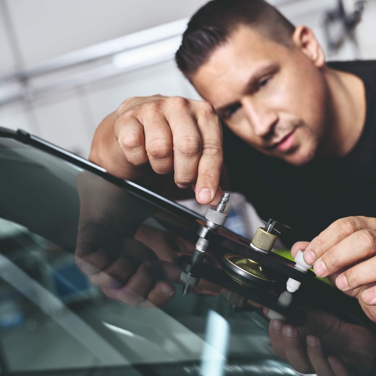 MINI Service – damage and repair – MINI certified technicians