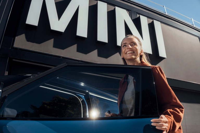 Amy_Shore_MINI_4_Working