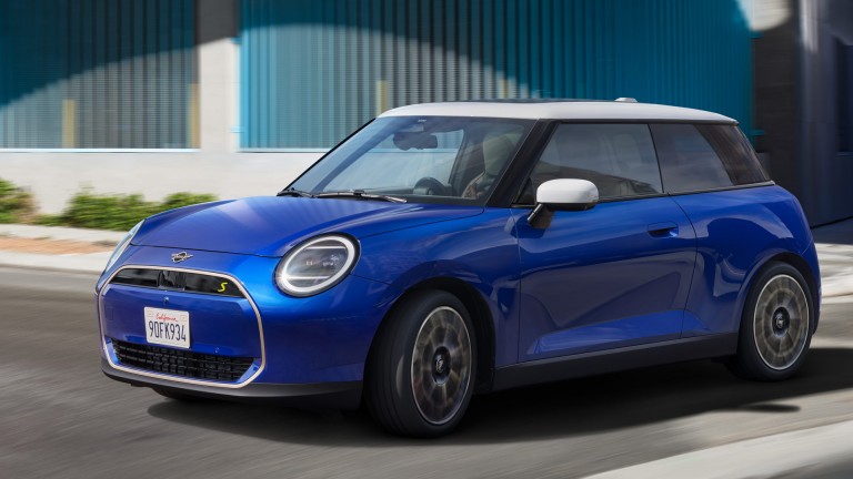MINI all-electric - digital experience - connected upgrades
