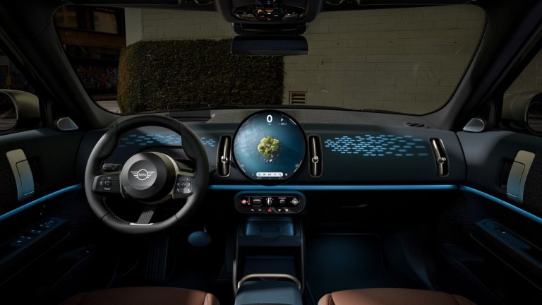 All-electric MINI Countryman - digital experience - personalisation