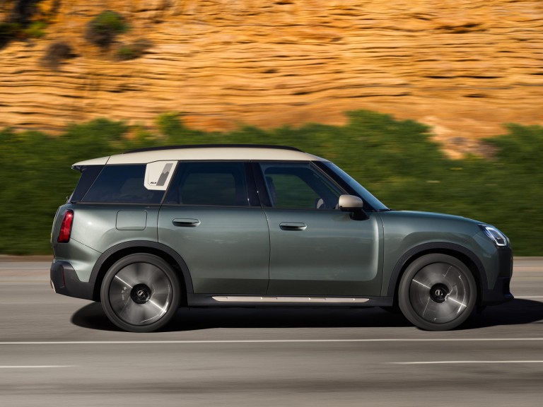 MINI all-electric Countryman - driving experience - All4