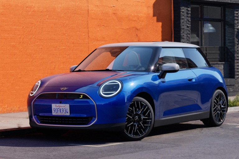 MINI Electric side