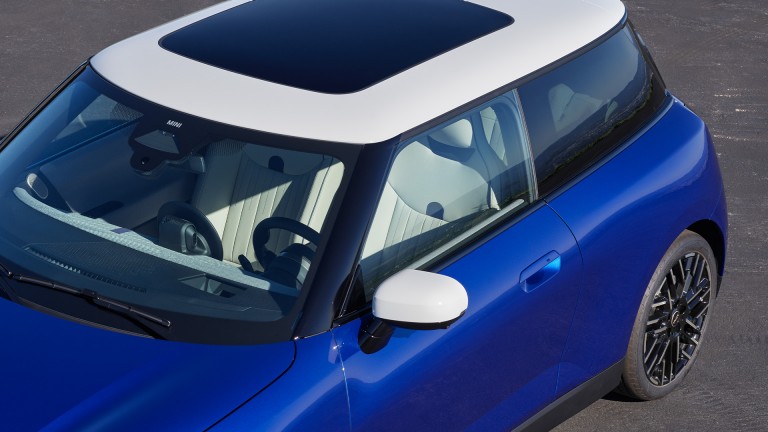Difference between full electric and hybrid