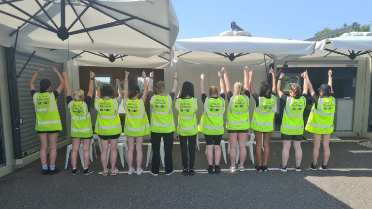 MINI girls go technical